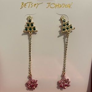 NWT Betsey Johnson HOLIDAY WHIMSY TREE LINEAR EARRINGS GREEN